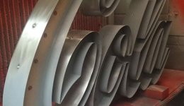 THI CÔNG CHỮ NỔI