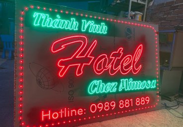 Chữ nổi, hộp đèn hay bảng hiệu phẳng: Nên chọn loại nào?