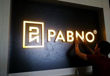 Bảng hiệu đèn LED nổi bật thu hút mọi ánh nhìn