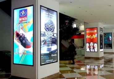 Bảng hiệu đứng và những lưu ý khi lựa chọn loại bảng hiệu này