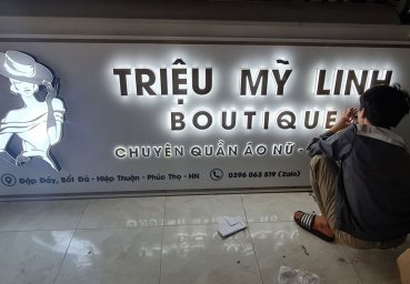 Làm bảng hiệu shop thời trang đúng cách để thu hút khách hàng