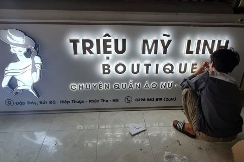 Làm bảng hiệu shop thời trang đúng cách để thu hút khách hàng