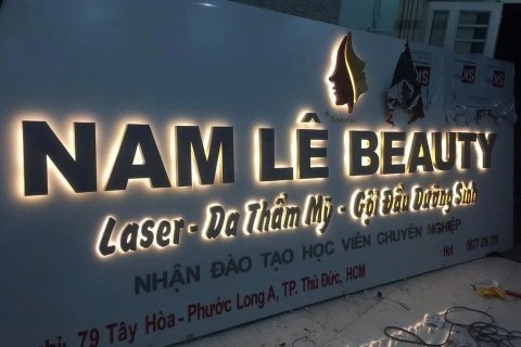 Những yếu tố ảnh hưởng đến giá làm bảng quảng cáo