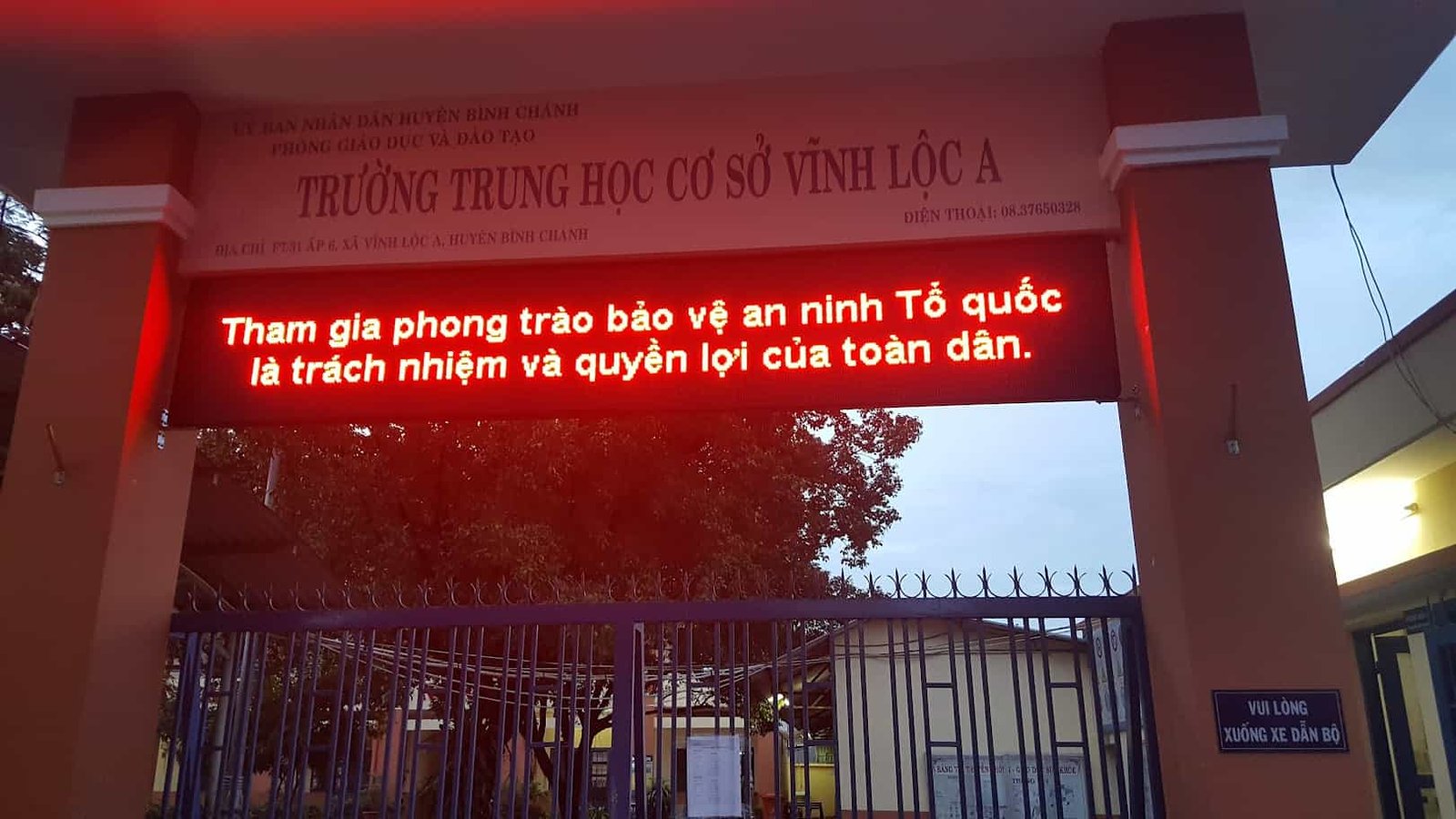 Làm bảng hiệu đèn led trọn gói