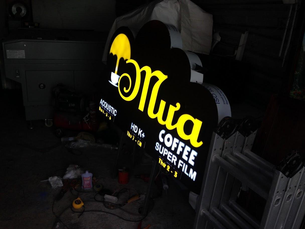 Mẫu hộp đèn UV cà phê sáng tạo và đẹp mắt