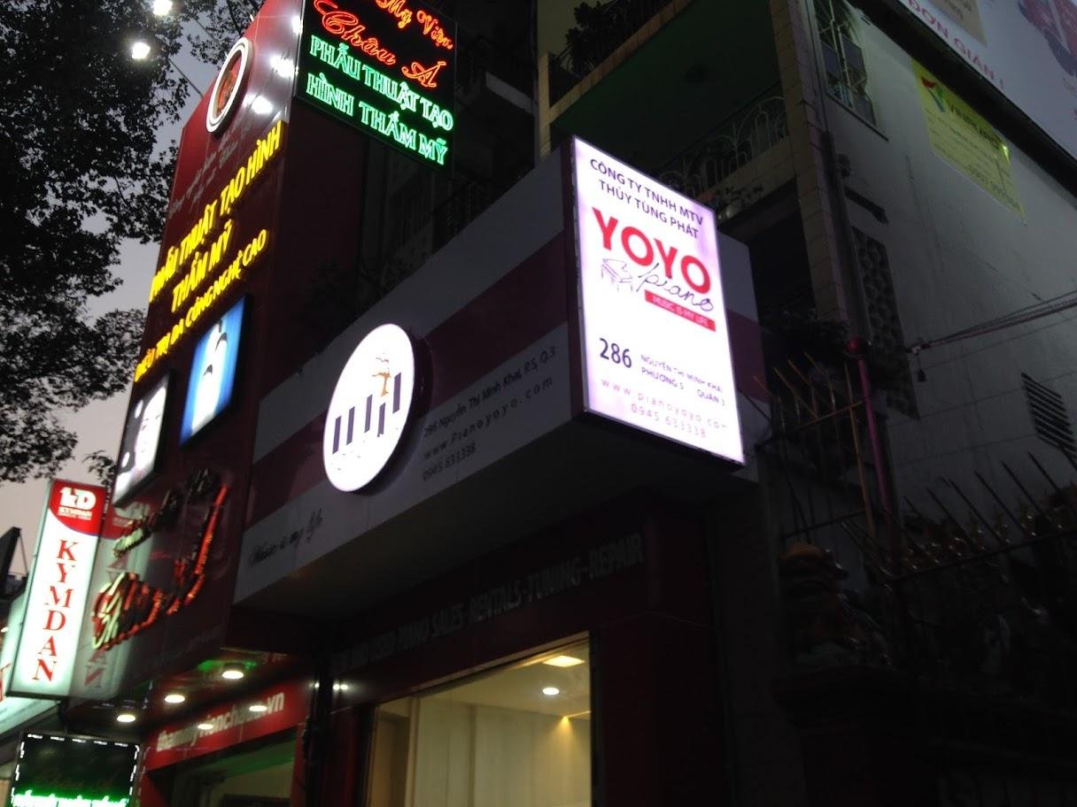 Mẫu hộp đèn UV công ty đẹp mắt