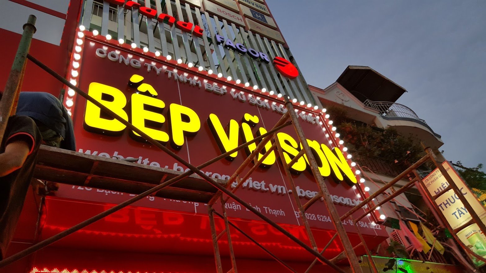 làm bảng quảng cáo gần đây