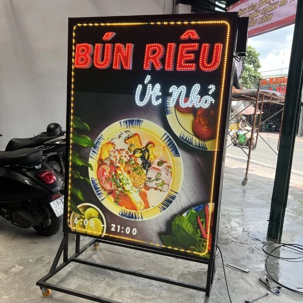 bảng hiệu hộp đèn đứng TP HCM