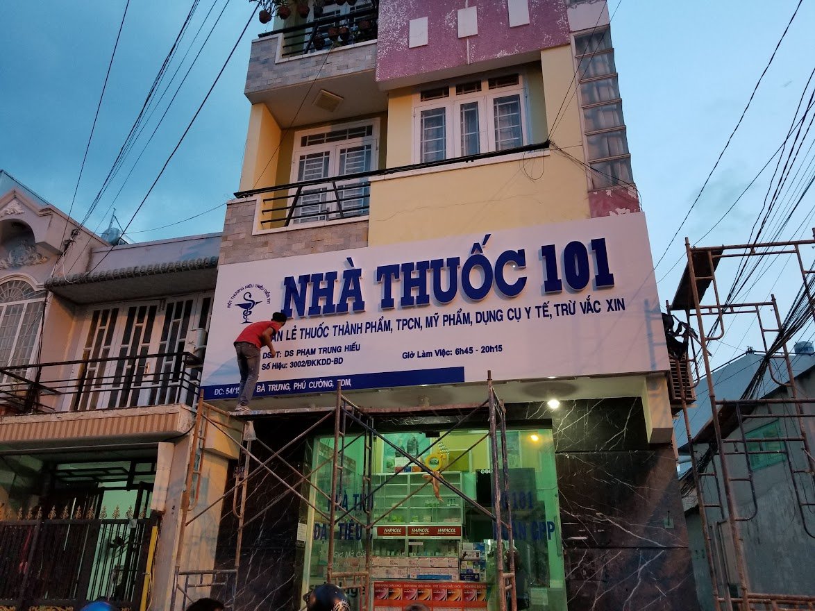 bảng hiệu nhà thuốc Thủ Đức