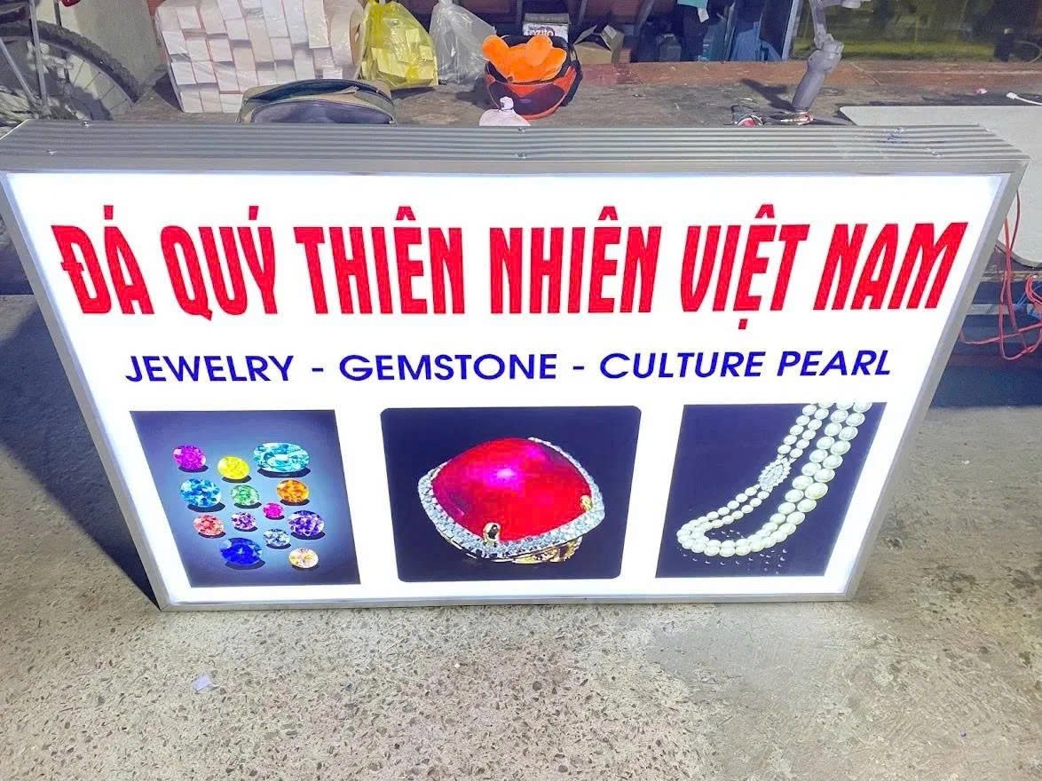 làm bảng hiệu hộp đèn