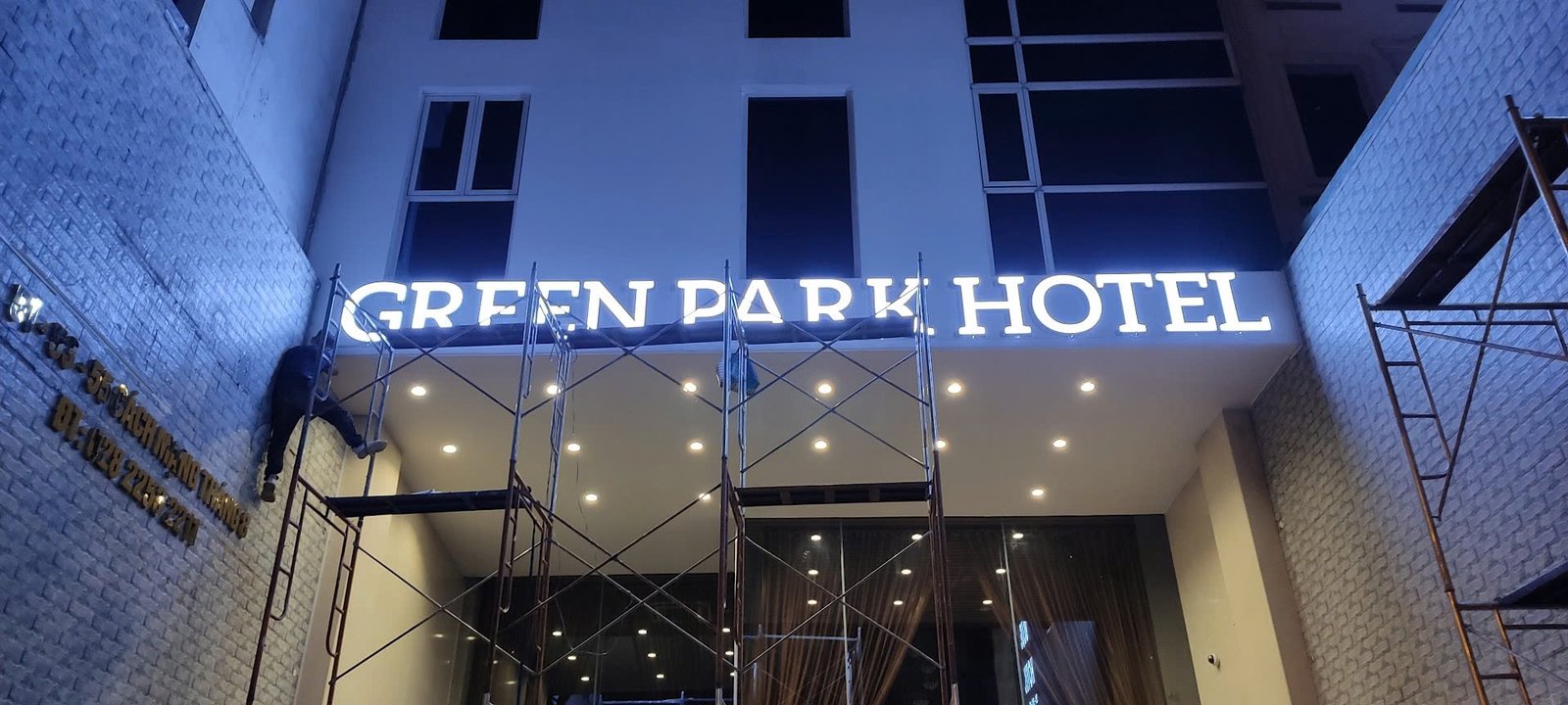 bảng hiệu khách sạn Tp Hcm