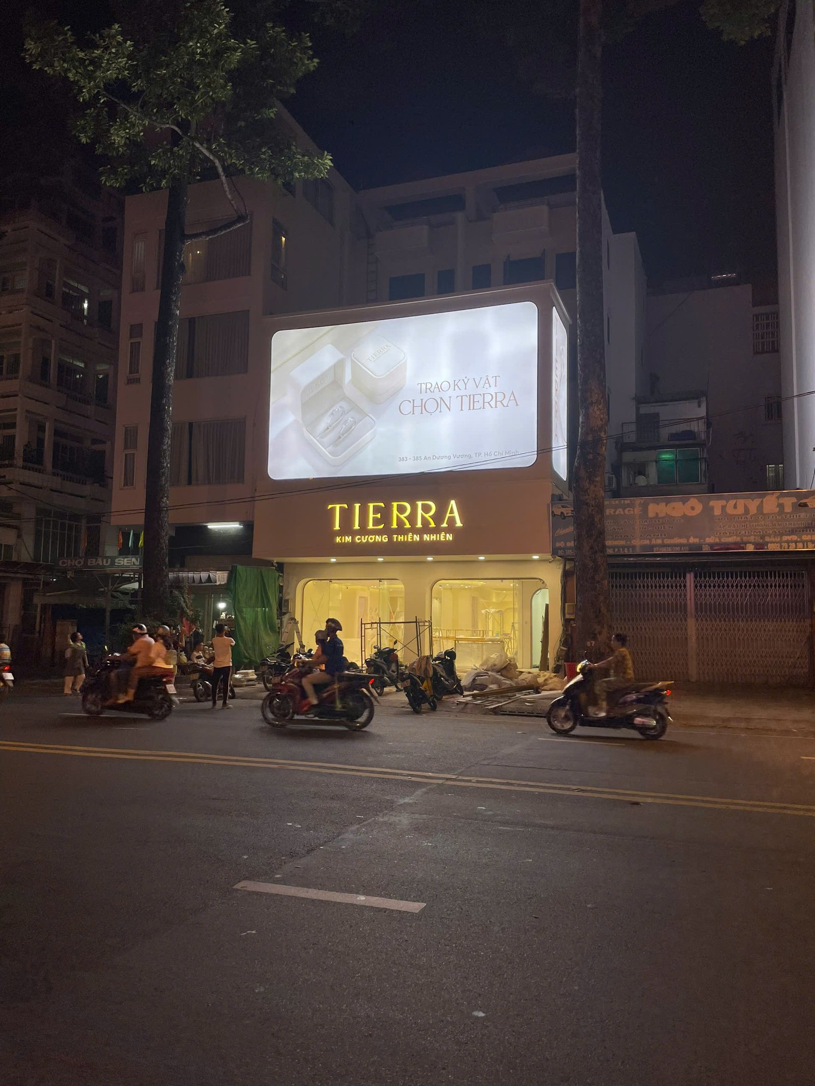 Bảng hiệu tiệm vàng TPHCM