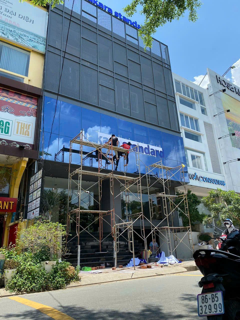 Làm bảng hiệu tiệm vàng và khách sạn