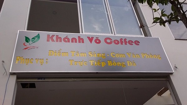Bạn nên chọn những kiểu chữ dễ đọc khi thiết kế biển hiệu quán cà phê