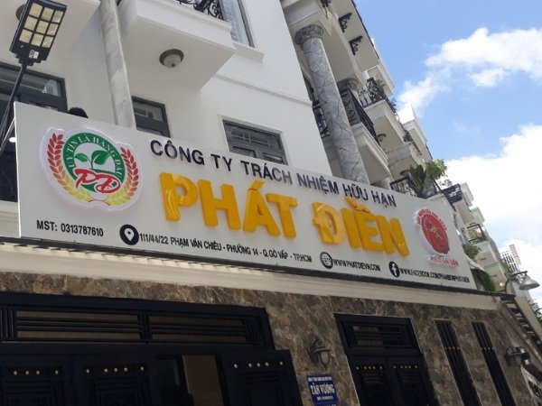 Kích thước phù hợp, kiểu chữ đơn giản, không rối khi đọc từ xa