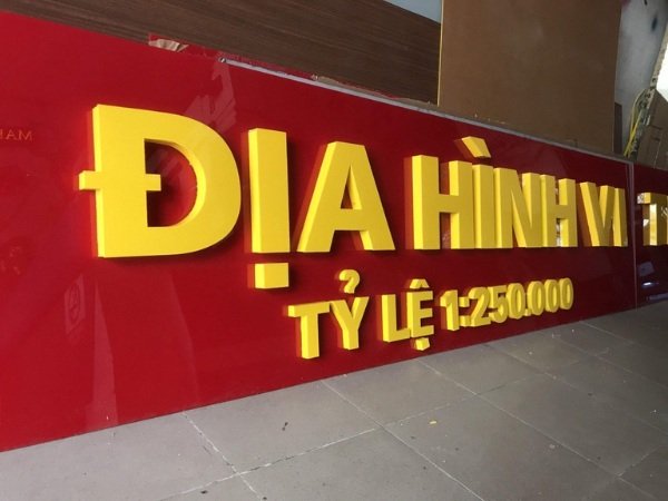 bảng hiệu Alu chữ nổi mica đẹp