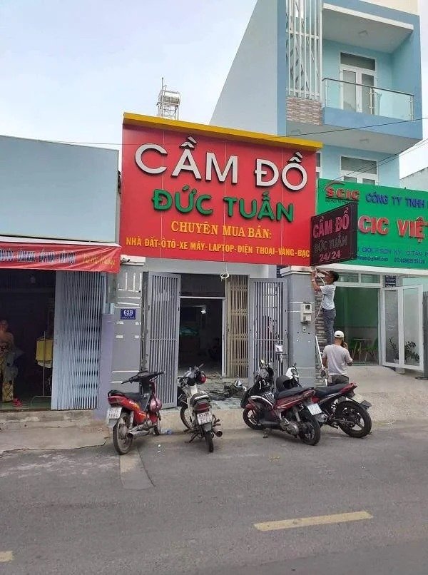 Biển hiệu cầm đồ Mica chữ nổi Đức Tuấn