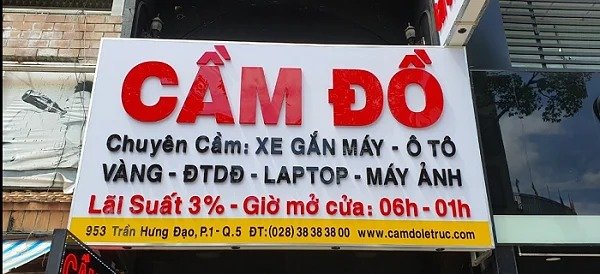 Bảng hiệu cầm đồ thể hiện đầy đủ thông tin