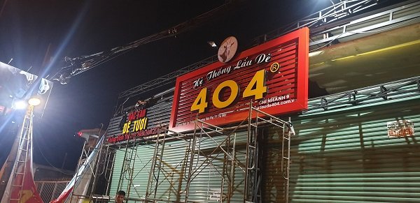 Biển quảng cáo quán lẩu dê 404 với chất liệu lam nhôm