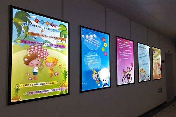 lắp đặt hộp đèn LED siêu mỏng