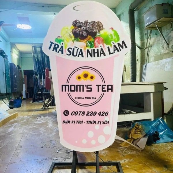 Mẫu bảng hiệu hình ly trà sữa sử dụng bạt Hiflex tối ưu chi phí