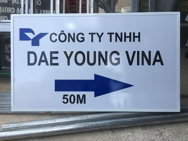 Bảng hiệu Alu dán decal đơn giản