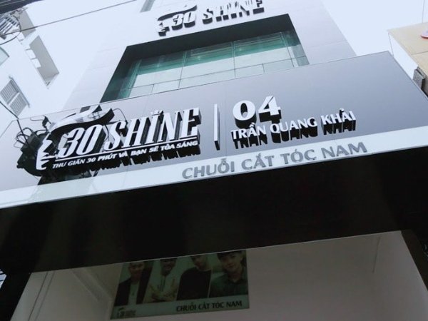 Bảng hiệu sử dụng loại Alu có bề mặt phản chiếu như gương