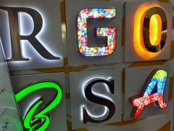 Vũ Gia chuyên thiết kế – thi công biển hiệu quảng cáo