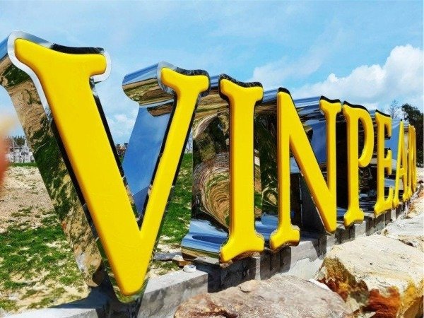 Mẫu bảng hiệu Mica hút nổi ngoài trời ấn tượng