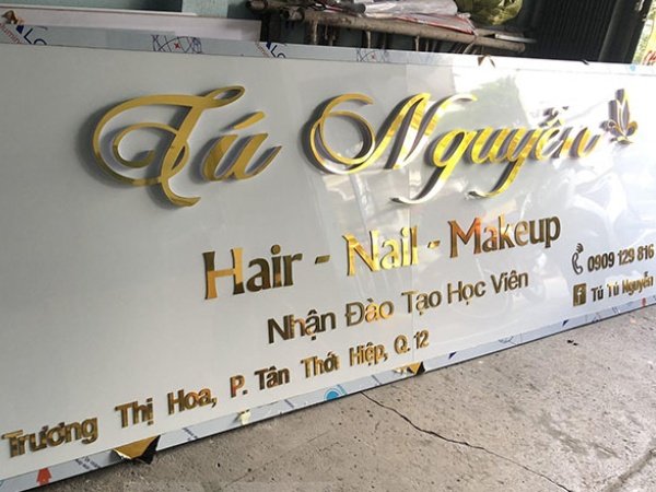 Mẫu bảng hiệu Mica chữ nổi cho tiệm Spa