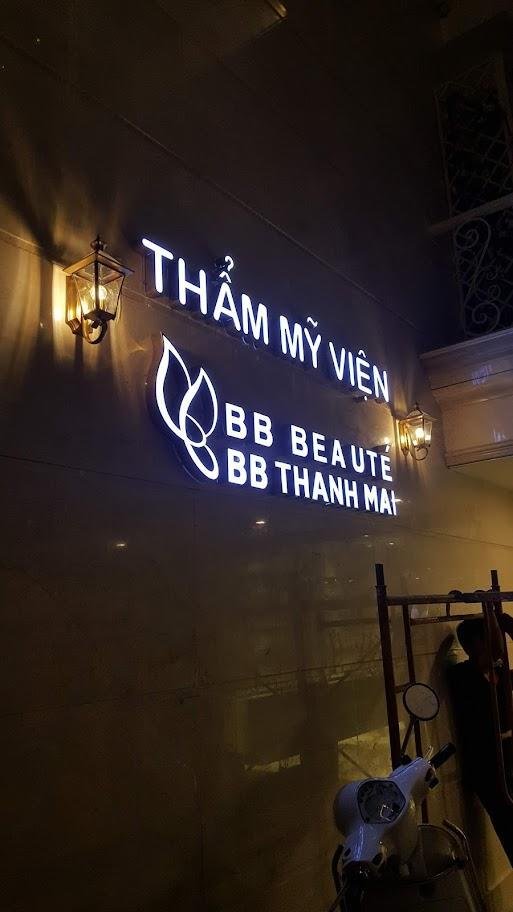 Chữ nổi nhôm dễ dàng uốn cong tạo nét, an toàn khi thiết kế và thi công