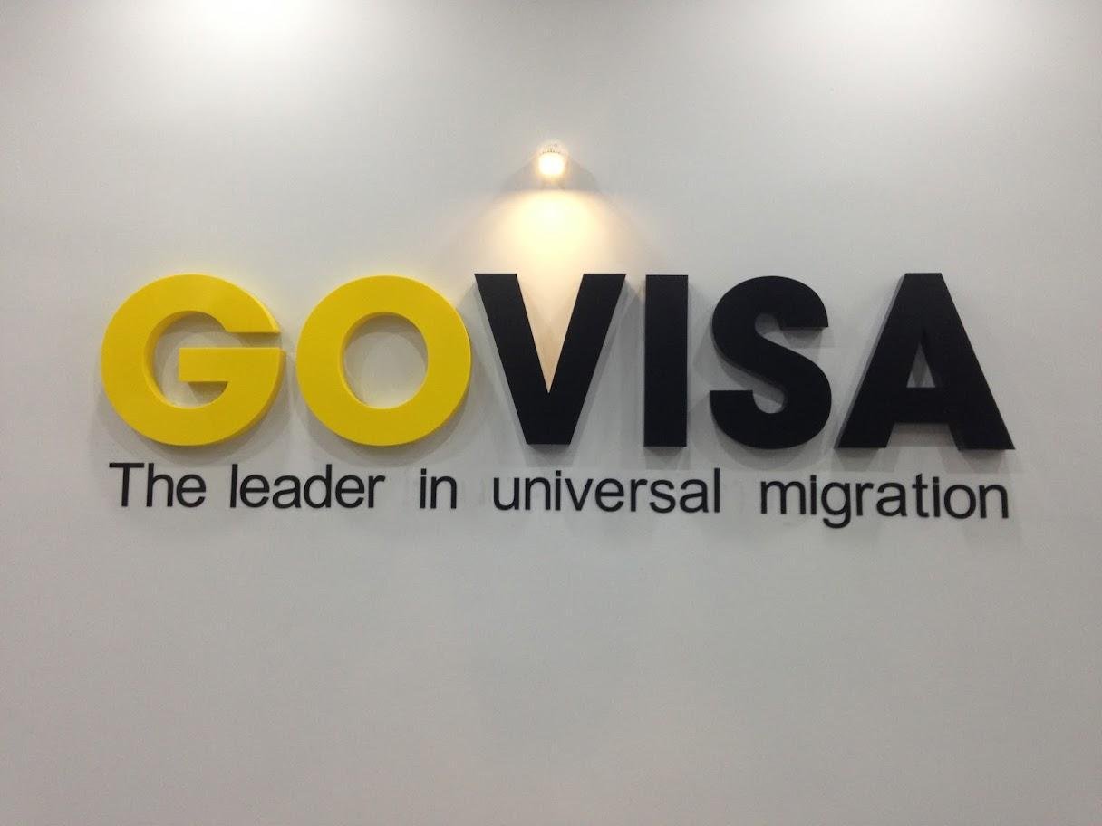 Chữ nổi là kỹ thuật khắc chữ, logo hoặc hình ảnh trên bề mặt hộp đèn bằng phương pháp làm nổi lên để tạo điểm nhấn và thu hút sự chú ý