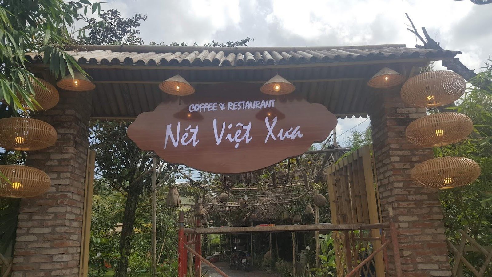 Bảng hiệu gỗ được thi công bởi Quảng Cáo Vũ Gia