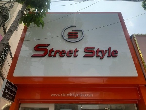 Mẫu 5: Bảng hiệu đẹp cho cửa hàng giày thời trang Street Style
