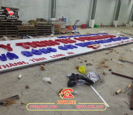 Làm biển hiệu công ty TP HCM đẹp, chuyên nghiệp, giá tốt 